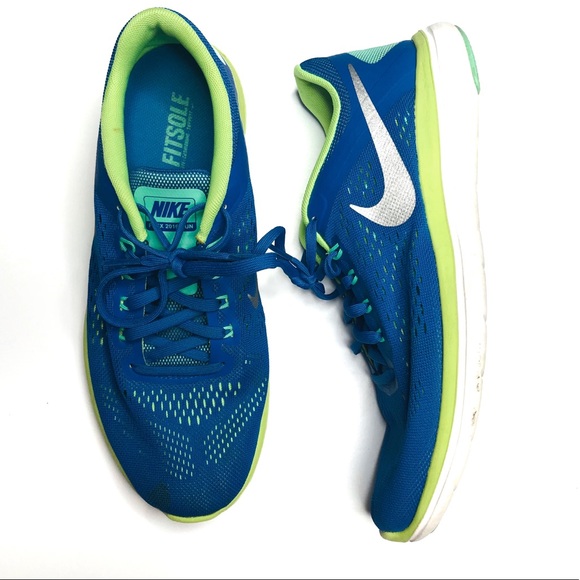 nike lightweight sneakers